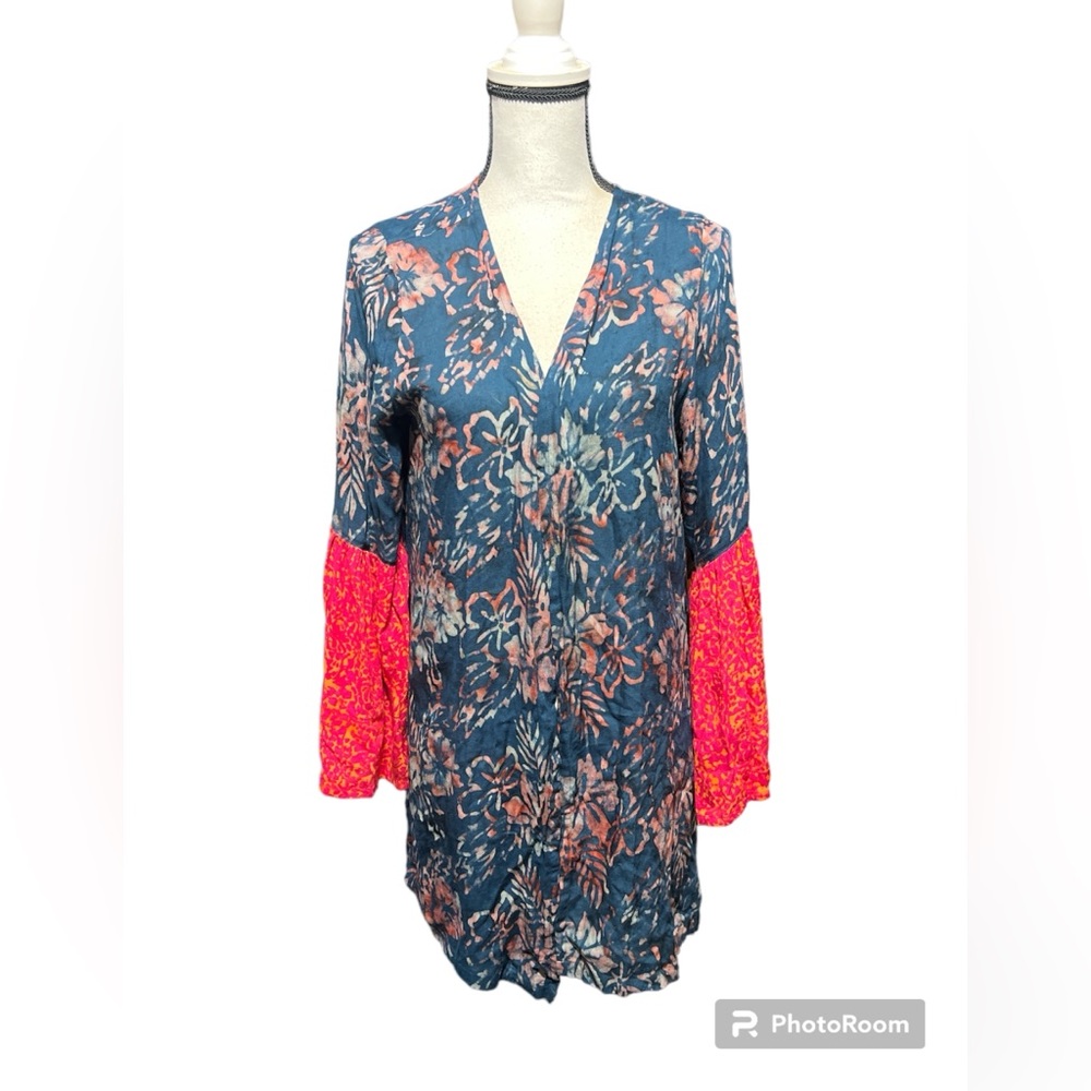 Soft surroundings open front bell sleeve top size small